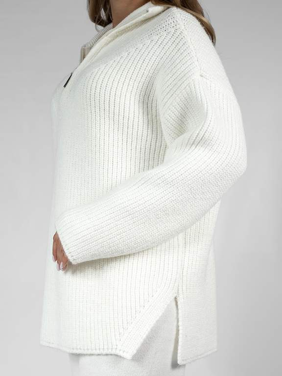 Светр трикотажний