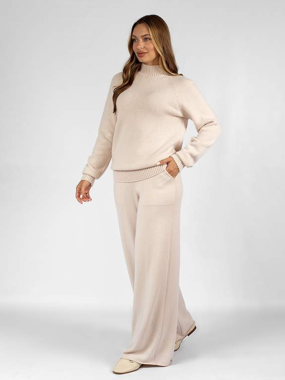 Свитер трикотажный