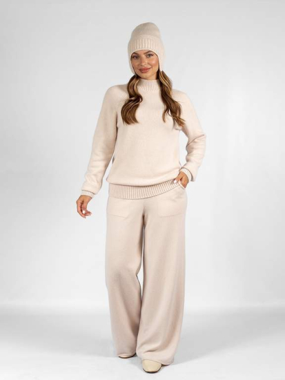 Свитер трикотажный