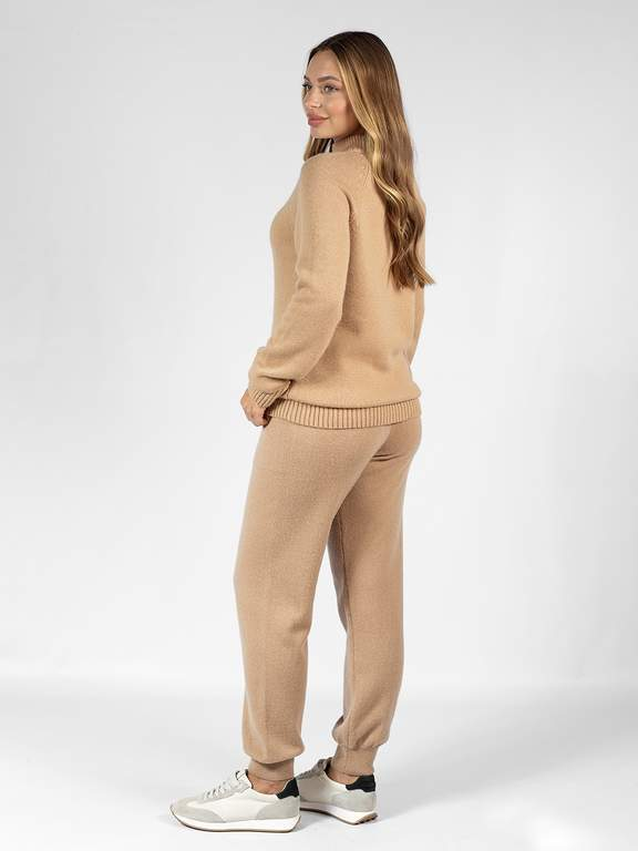 Свитер трикотажный