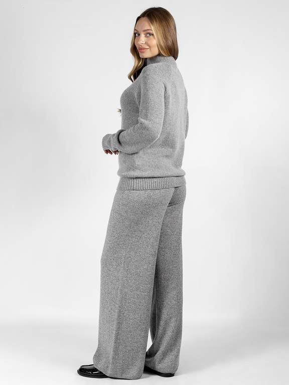 Свитер трикотажный