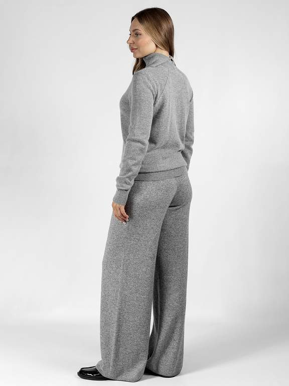 Свитер трикотажный