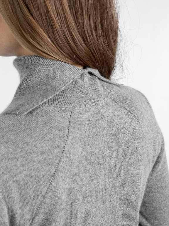 Свитер трикотажный