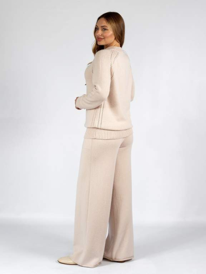 Свитер трикотажный