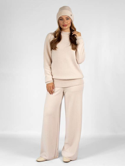 Свитер трикотажный