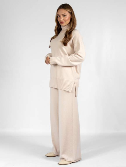 Свитер трикотажный