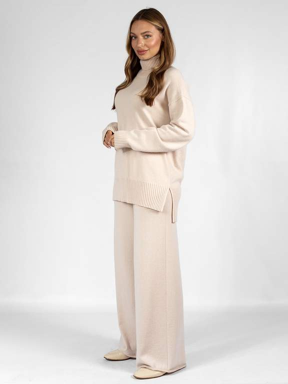 Свитер трикотажный