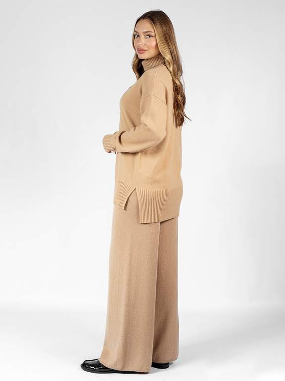 Свитер трикотажный