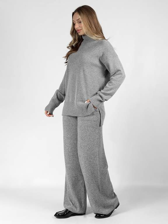 Свитер трикотажный