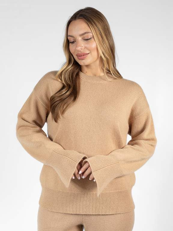 Свитер трикотажный